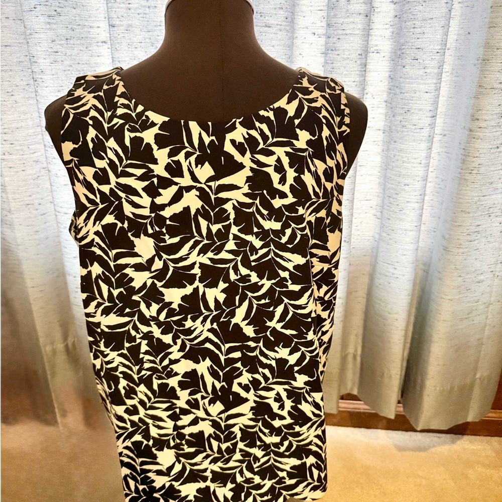 Printed scalloped-hem top with overlapped back. Ivory and black .  Size small
